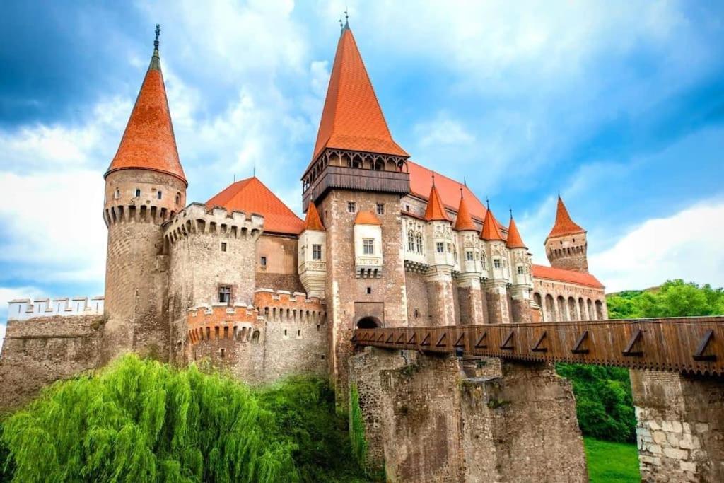 Very Good Location Хунедоара Екстериор снимка